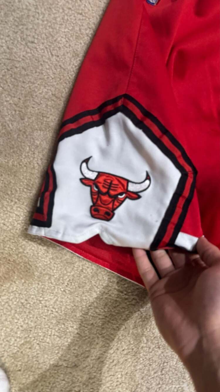 Vintage Reebok NBA Chicago Bulls Red Basketball Shorts Small - Picture 2 of 5